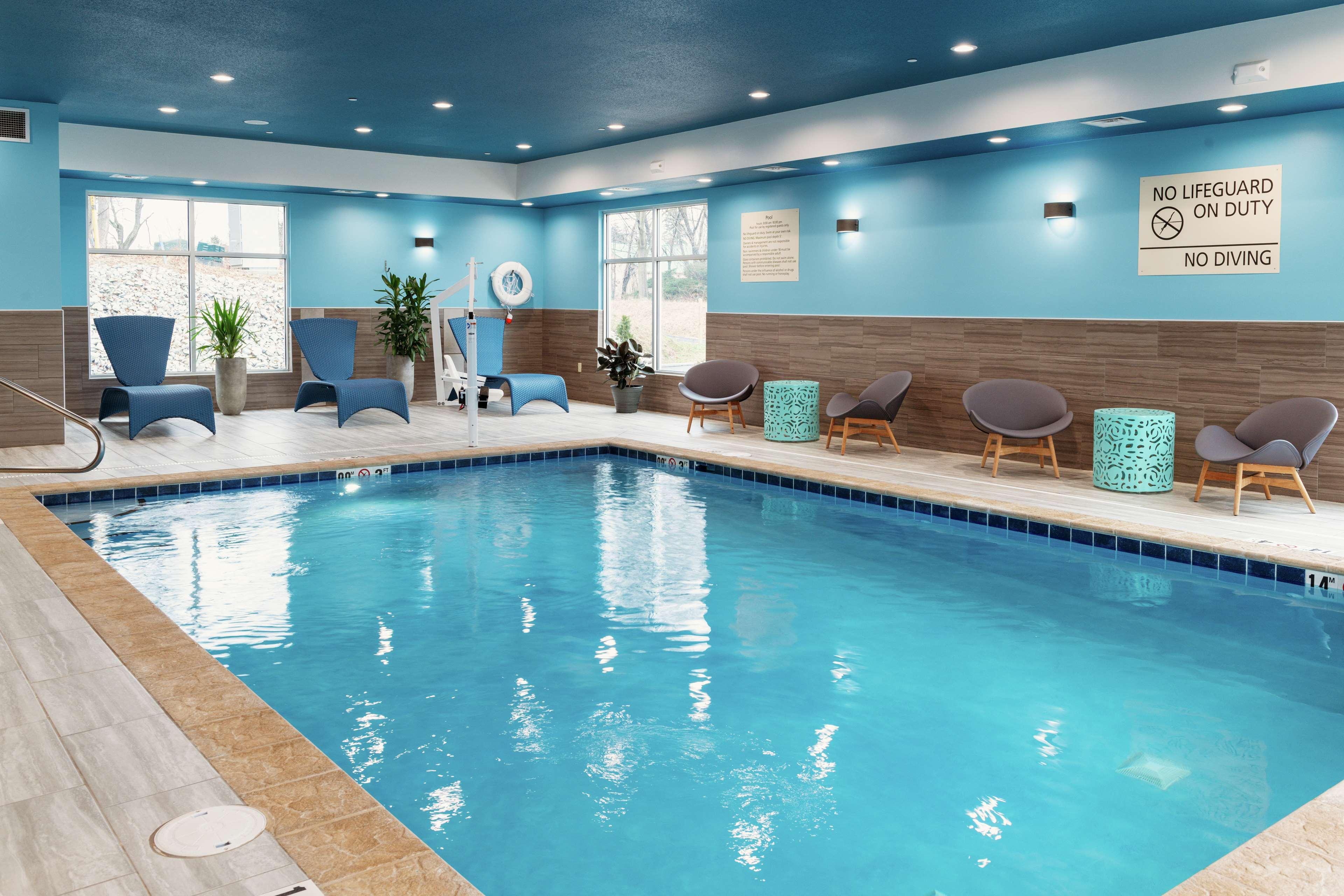 Hampton Inn & Suites Pittsburgh New Stanton Pa Eksteriør billede