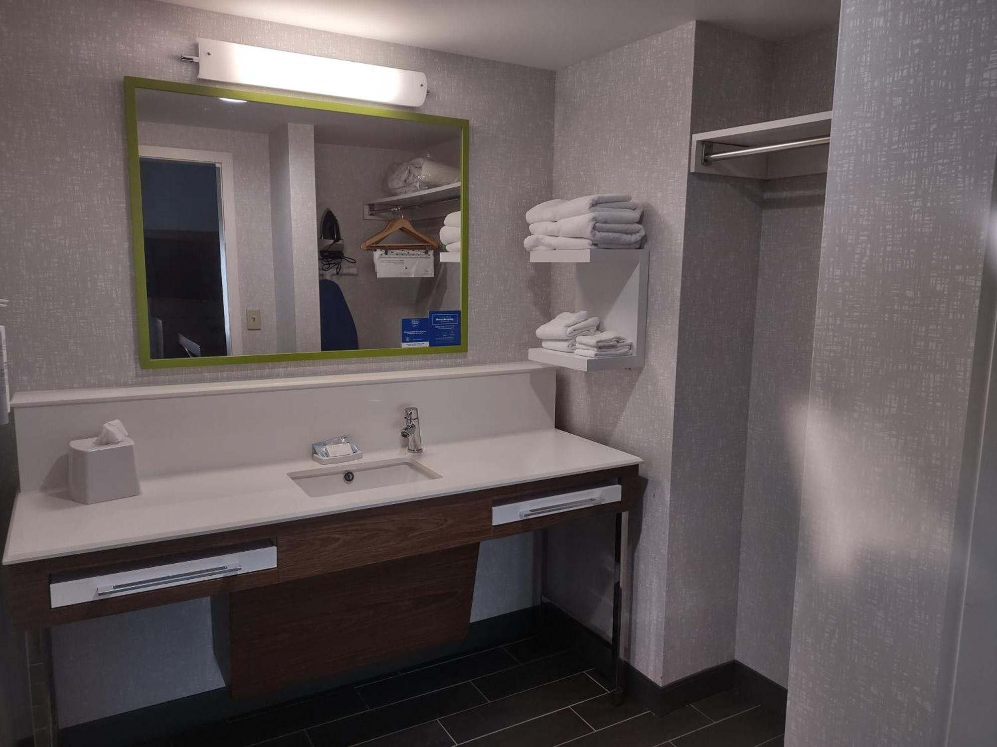 Hampton Inn & Suites Pittsburgh New Stanton Pa Eksteriør billede